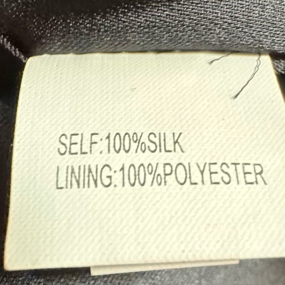 KAY UNGER Silk Black Ruffled Neckline Sleeveless Tunic Blouse Size 20 - Picture 7 of 7